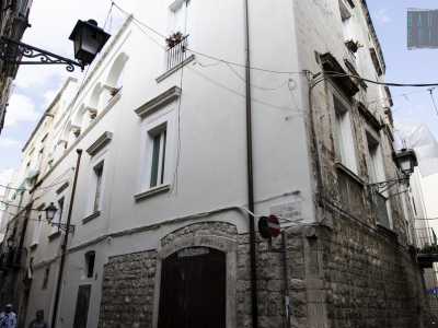Un frammento dell'imponente Palazzo Bianchi-Dottula 